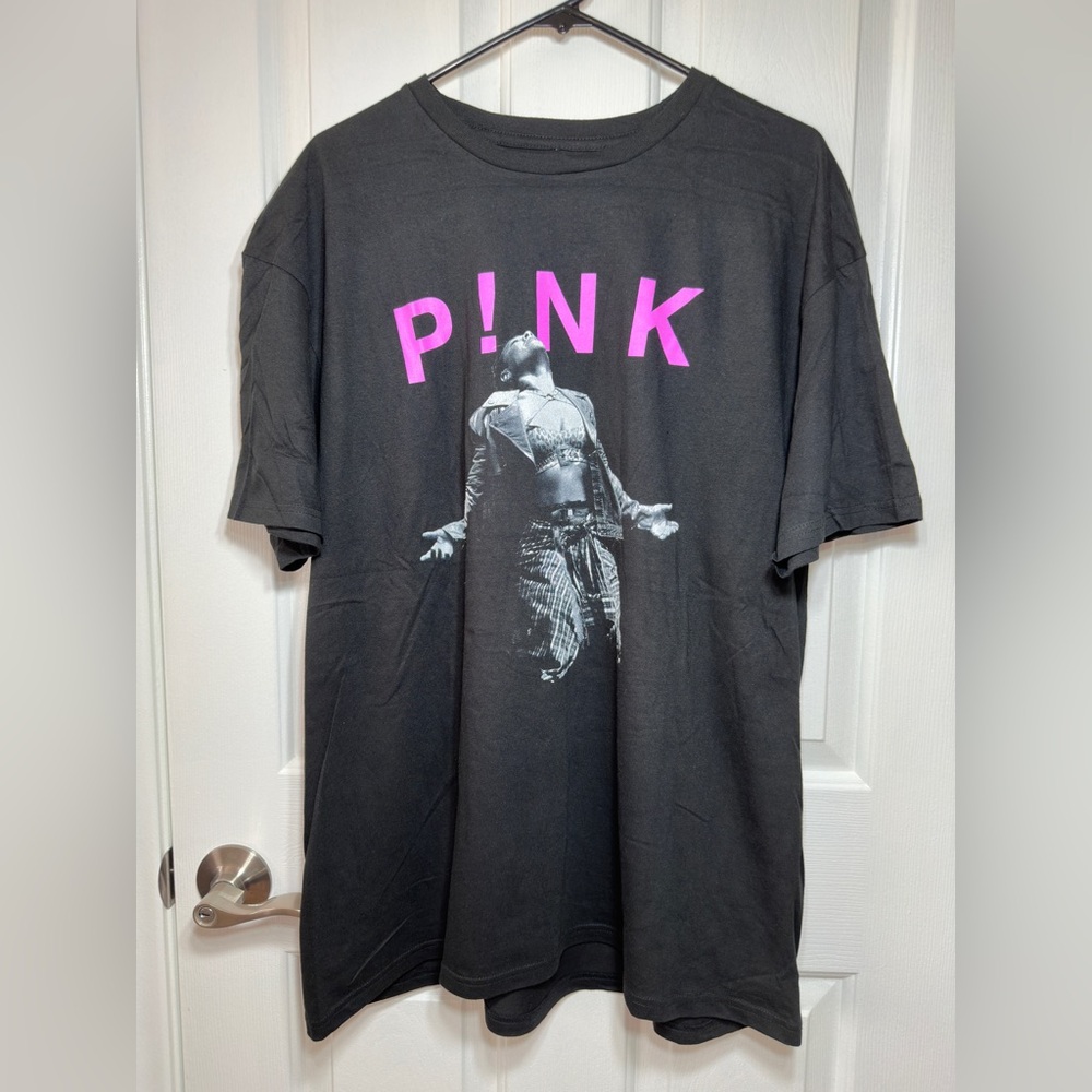 NEW PINK Alecia Moore Summer Carnival 2023 Black T-shirt